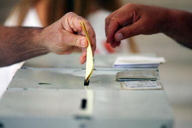 Eleitores portugueses votam nas eleições autáquicas