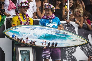 Surfistas Gabriel Medina e Julian Wilson