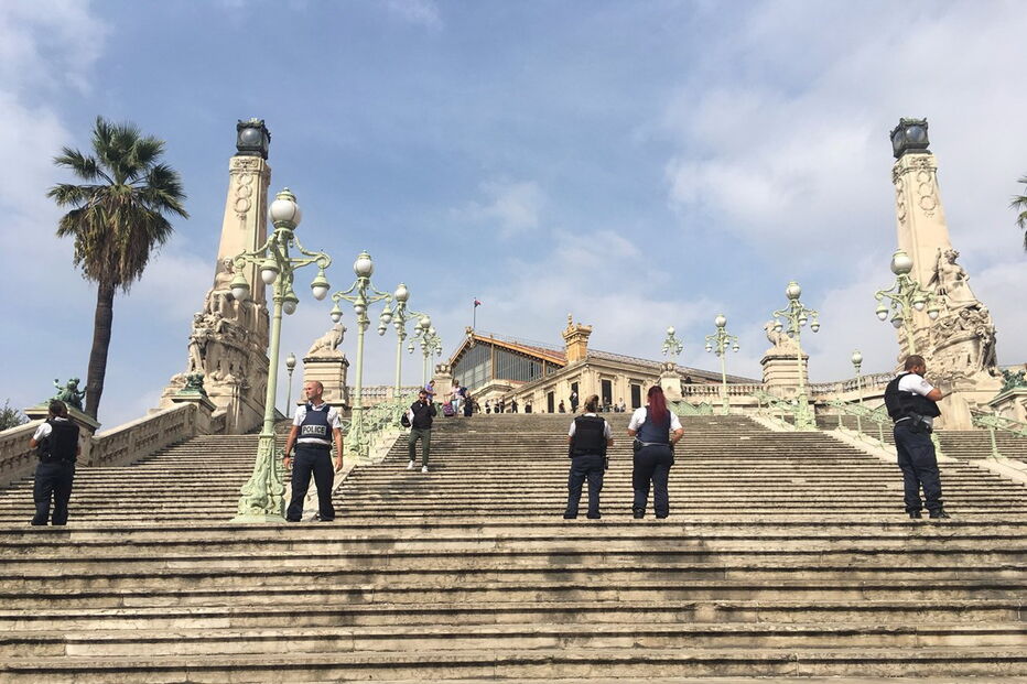 Homem abatido após ataque à faca em Marselha