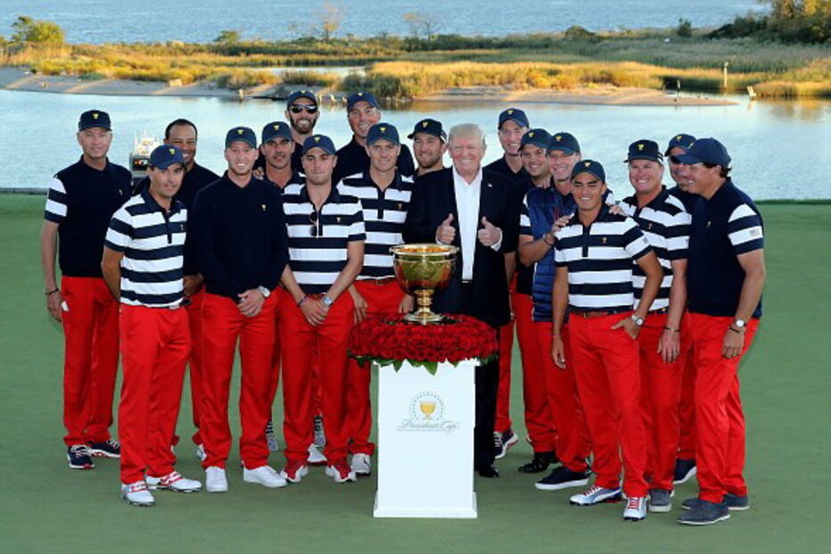 Donald Trump dedica troféu de golfe a vítimas dos furacões 