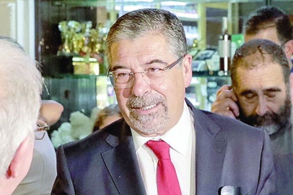 Manuel Machado faz 5º mandato   