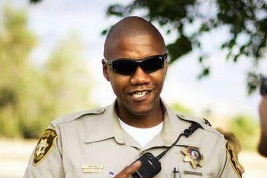 Charleston Hartfield era veterano de guerra, polícia e treinador de uma equipa de crianças