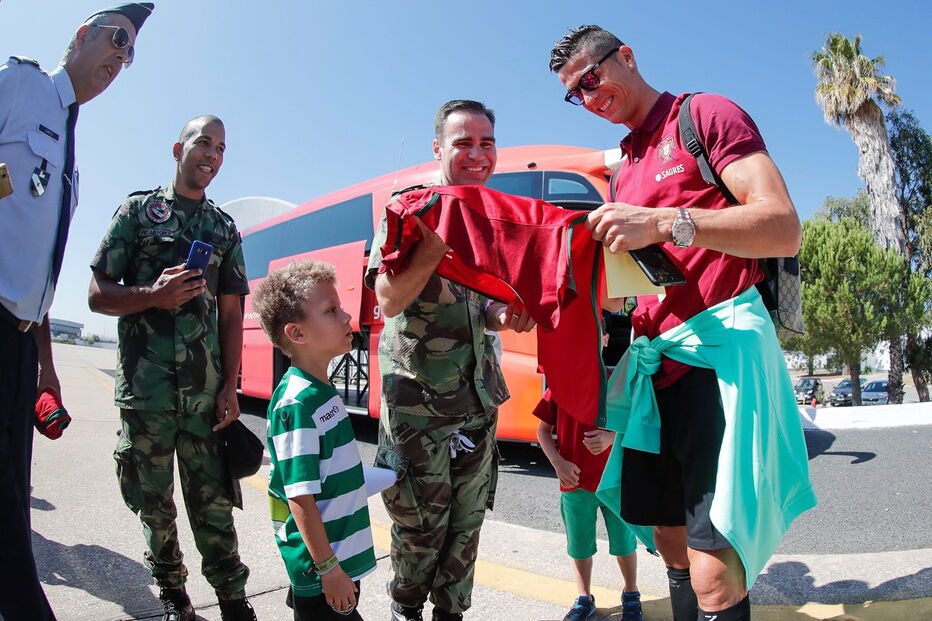 Seleção de Portugal viajou para Andorra com a Força Aérea
