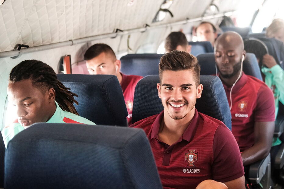 Seleção de Portugal viajou para Andorra com a Força Aérea