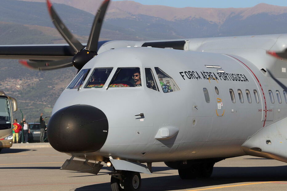  Seleção de Portugal viajou para Andorra com a Força Aérea