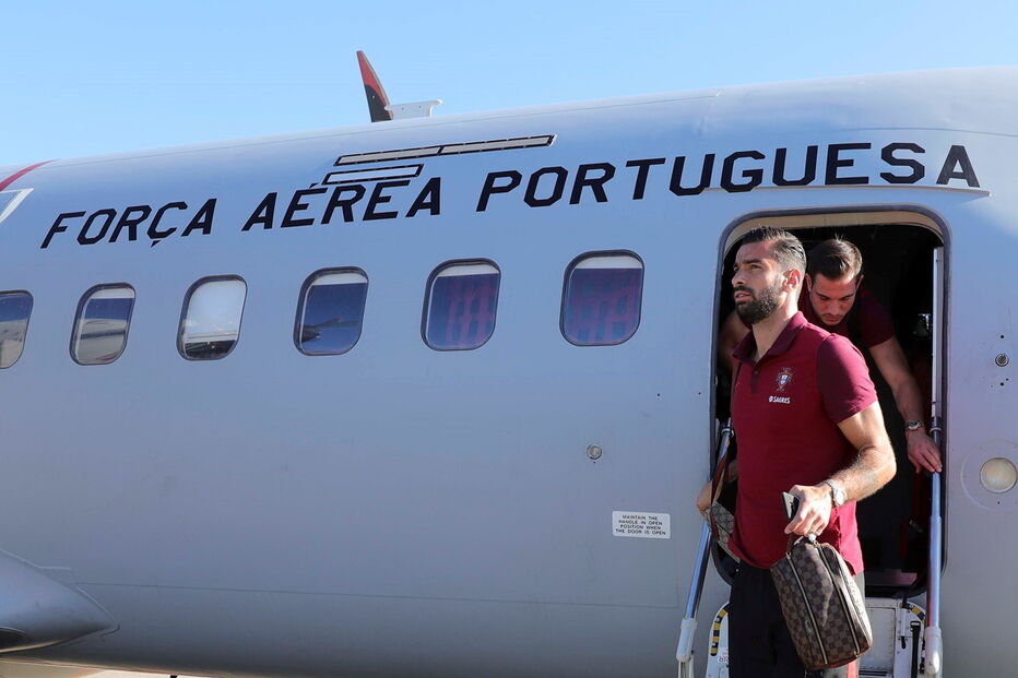  Seleção de Portugal viajou para Andorra com a Força Aérea