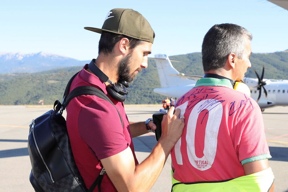  Seleção de Portugal viajou para Andorra com a Força Aérea