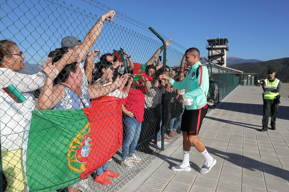  Seleção de Portugal viajou para Andorra com a Força Aérea