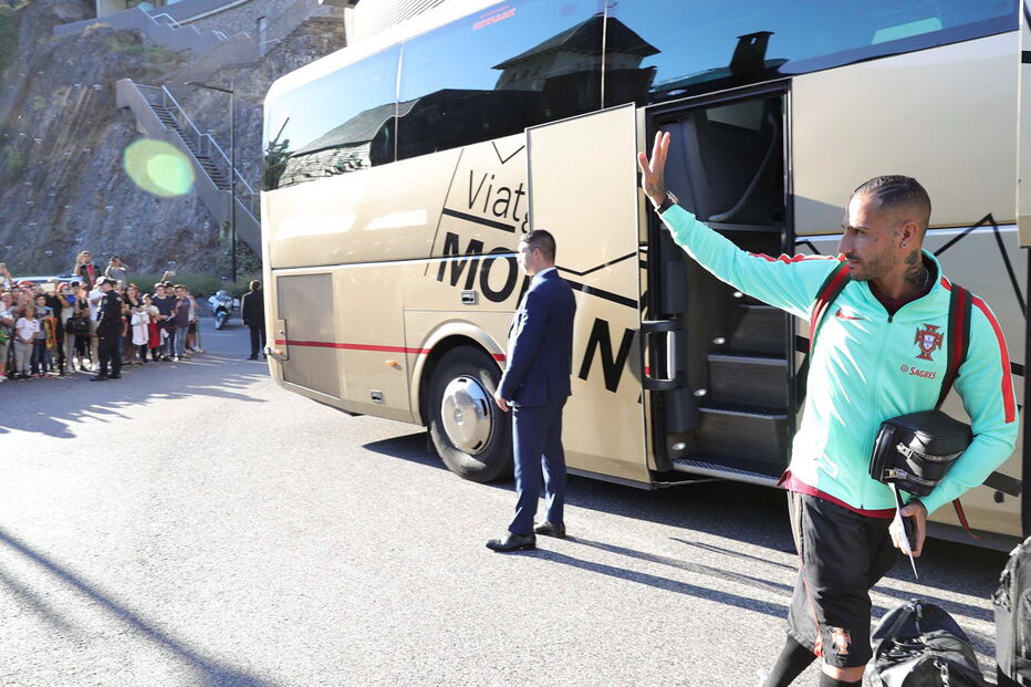  Seleção de Portugal viajou para Andorra com a Força Aérea