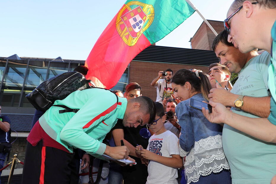  Seleção de Portugal viajou para Andorra com a Força Aérea