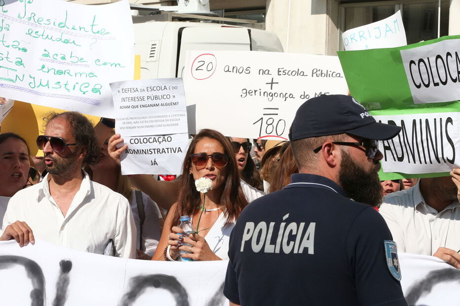  Professores em protesto