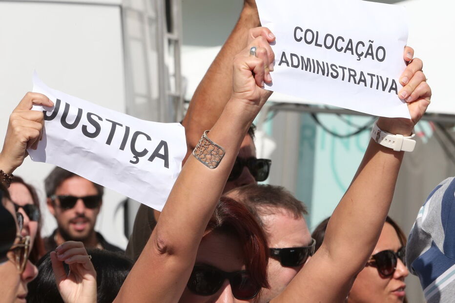  Professores em protesto