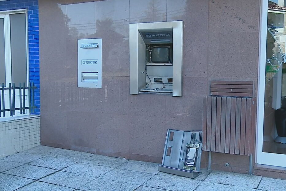 Cinco encapuzados assaltam multibanco em Paredes