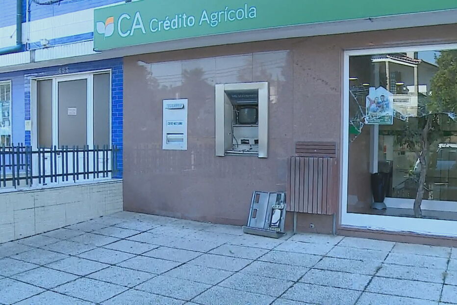 Cinco encapuzados assaltam multibanco em Paredes