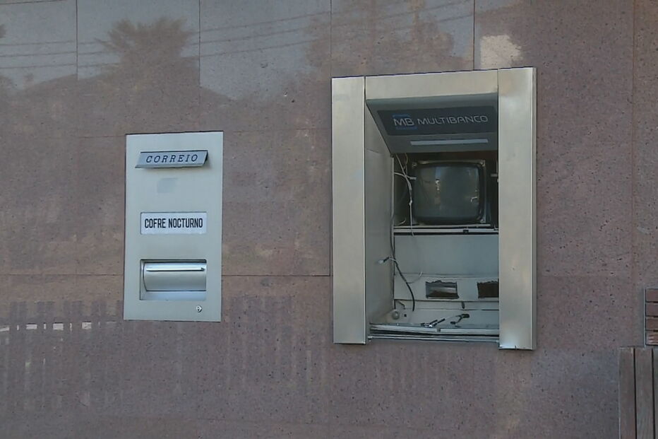 Cinco encapuzados assaltam multibanco em Paredes