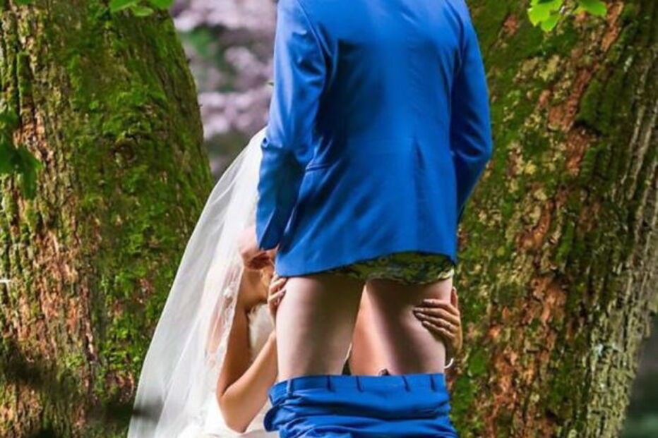 Imagem mostra noiva a fazer sexo oral ao noivo