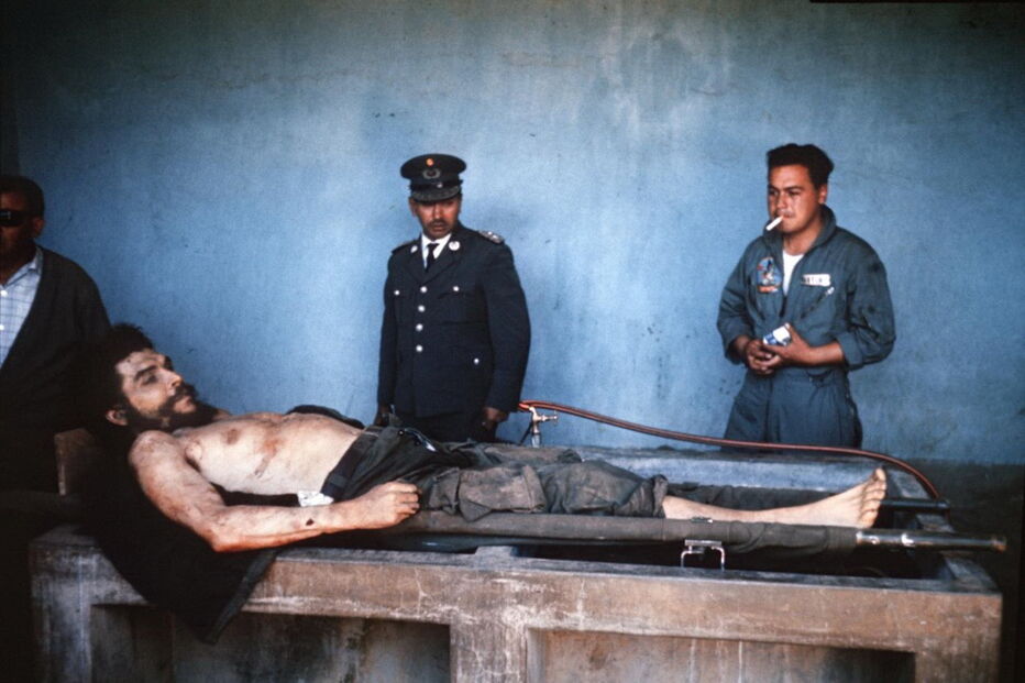 Corpo de Che Guevara após ter sido fuzilado na Bolívia
