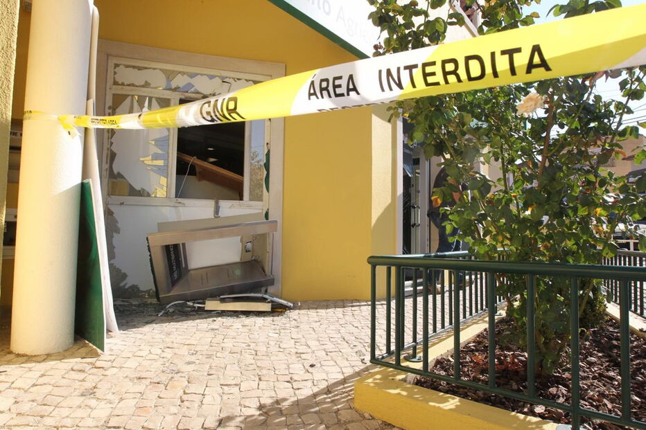 A caixa multibanco do Crédito Agrícola de Arranhó, Arruda dos Vinhos, foi assaltada