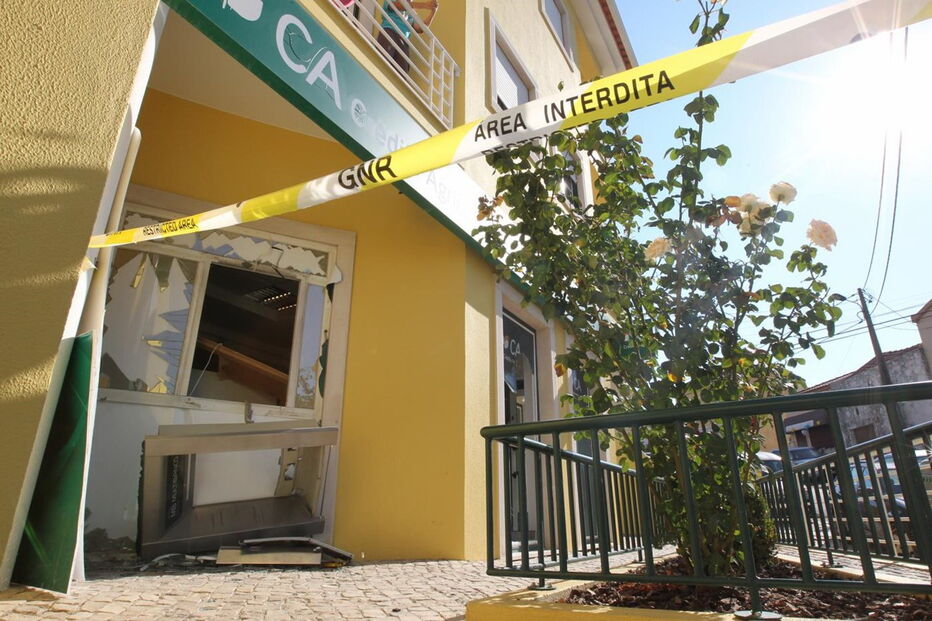 A caixa multibanco do Crédito Agrícola de Arranhó, Arruda dos Vinhos, foi assaltada