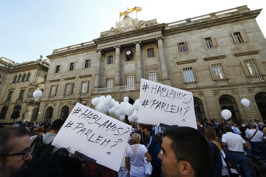 Em Barcelona, os 'brancos' saíram à rua a pedir diálogo