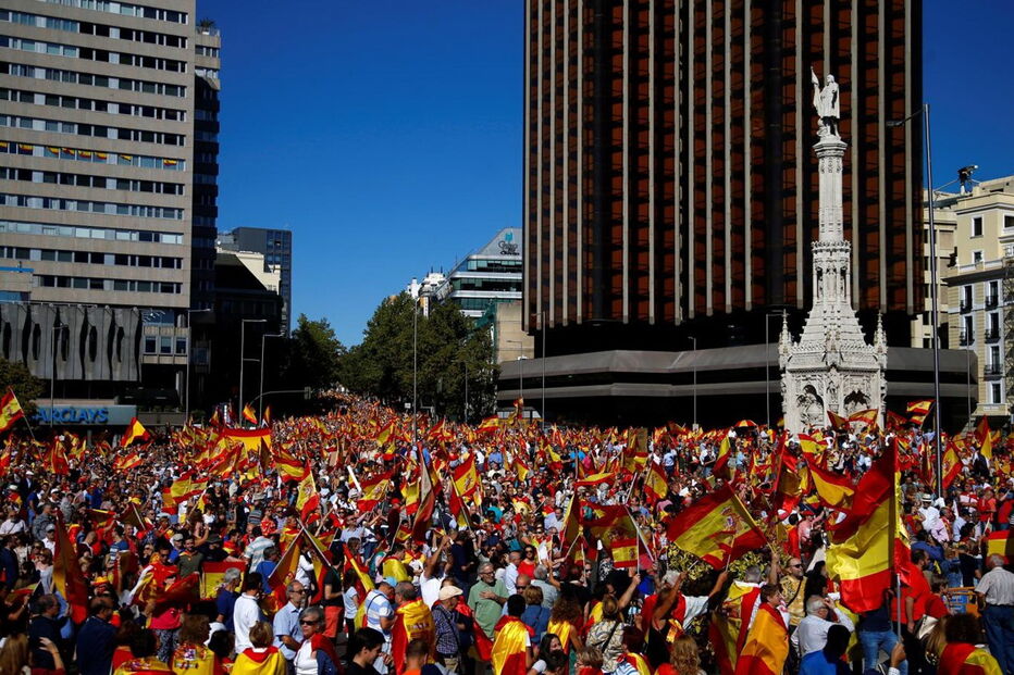 Milhares saíram à rua em Madrid a pedir unidade nacional