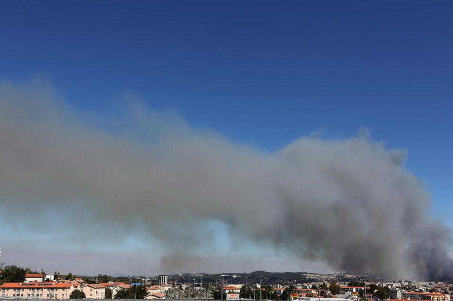 Incêndio de Gondomar e Valongo visto do Estádio do Dragão