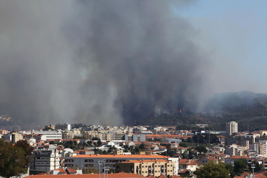 Incêndio de Gondomar e Valongo visto do Estádio do Dragão