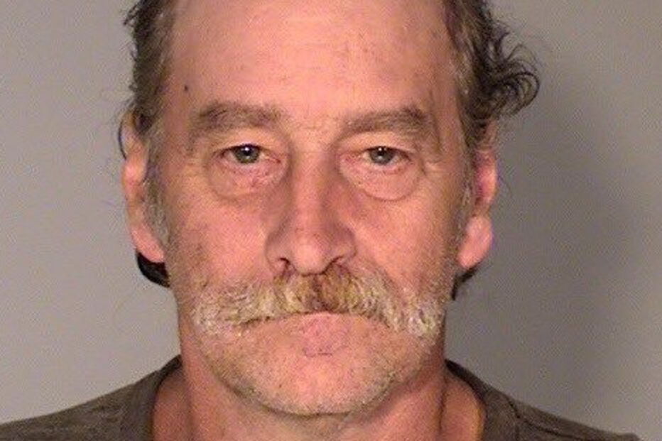  James Kuefler viveu com os cadáveres de dois familiares durante um ano