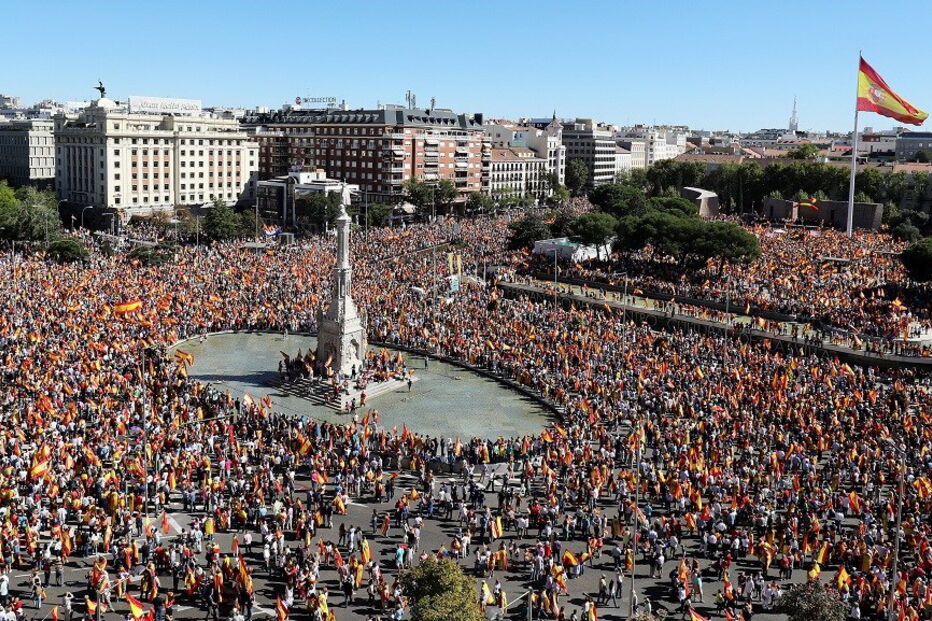 Bandeiras de Espanha dominaram a manifestação pela unidade nacional que ontem decorreu em Madrid 