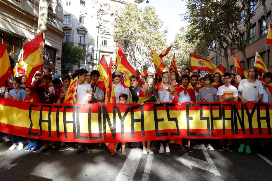 Milhares saíram à rua em Barcelona para apoiar permanência em Espanha