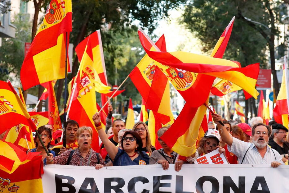 Milhares saíram à rua em Barcelona para apoiar permanência em Espanha