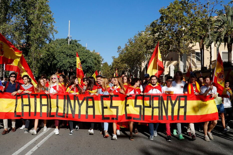Milhares saíram à rua em Barcelona para apoiar permanência em Espanha