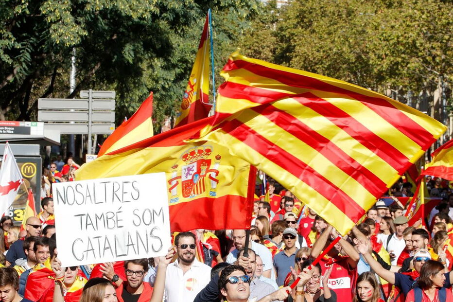 Milhares saíram à rua em Barcelona para apoiar permanência em Espanha