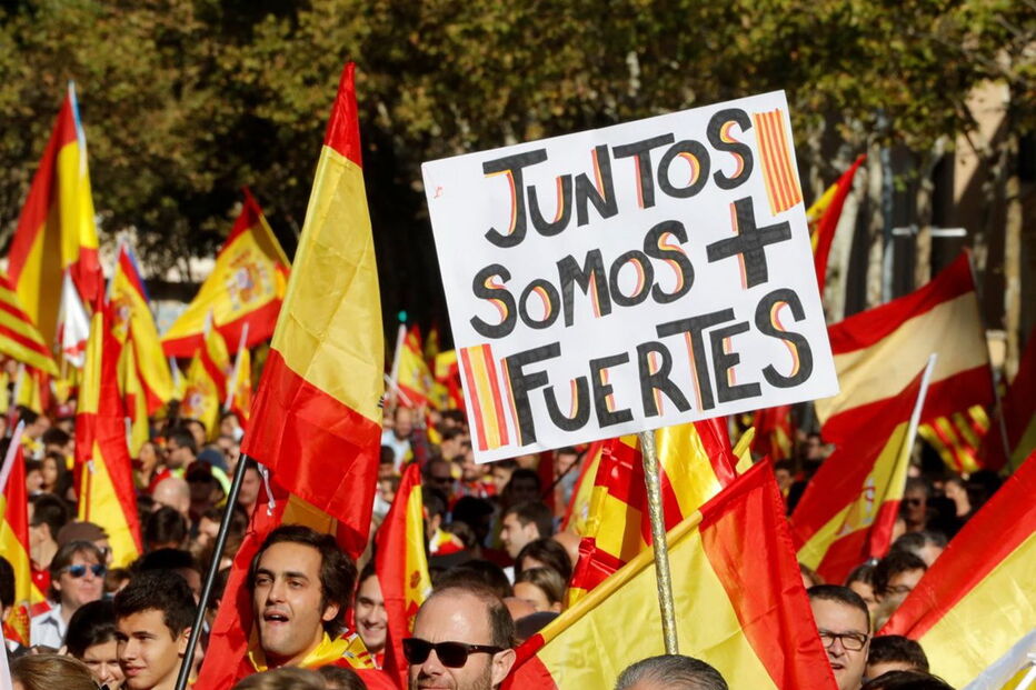 Milhares saíram à rua em Barcelona para apoiar permanência em Espanha