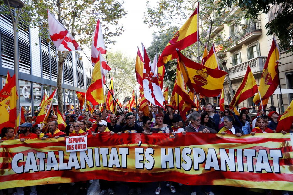 Milhares saíram à rua em Barcelona para apoiar permanência em Espanha