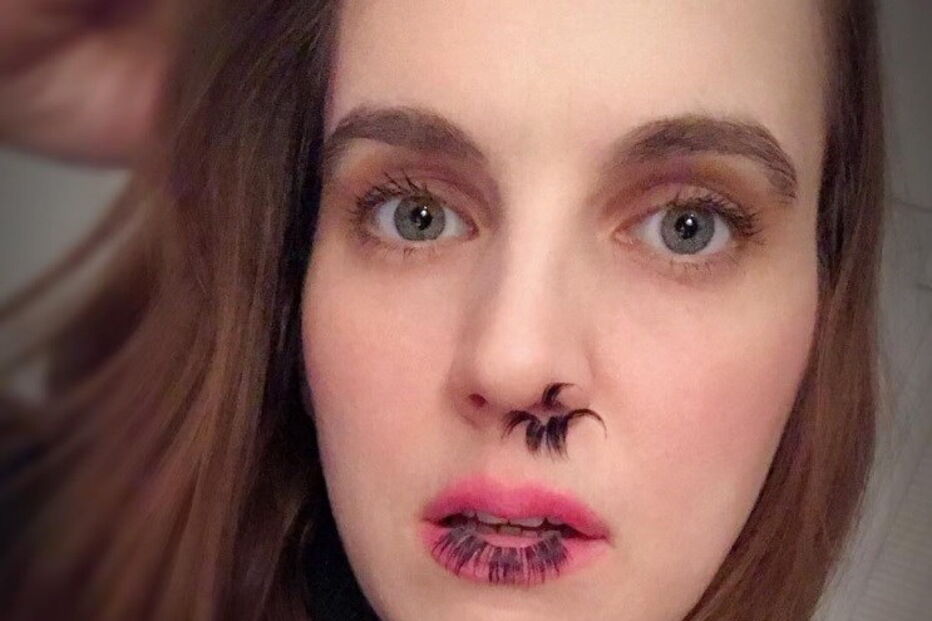 Bloggers de moda e gurus de beleza aderem à moda das extensões de pêlos do nariz