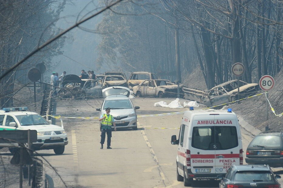 Dezenas de pessoas perderam a vida na estrada da morte. Tentaram fugir ao fogo quando foram cercadas pelas chamas. O cenário no local era de horror   