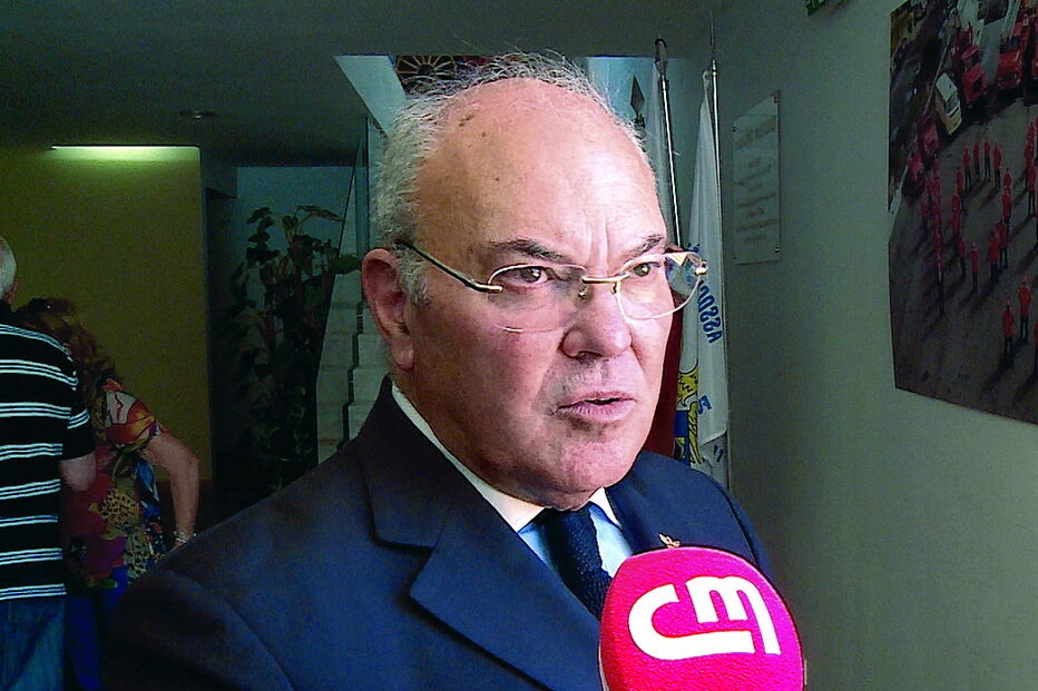 José Barreira Abrantes presidiu ao Serviço Nacional de Bombeiros e à Escola Nacional de Bombeiros na década de 1990. Candidata-se ao primeiro mandato de três anos na Liga dos Bombeiros