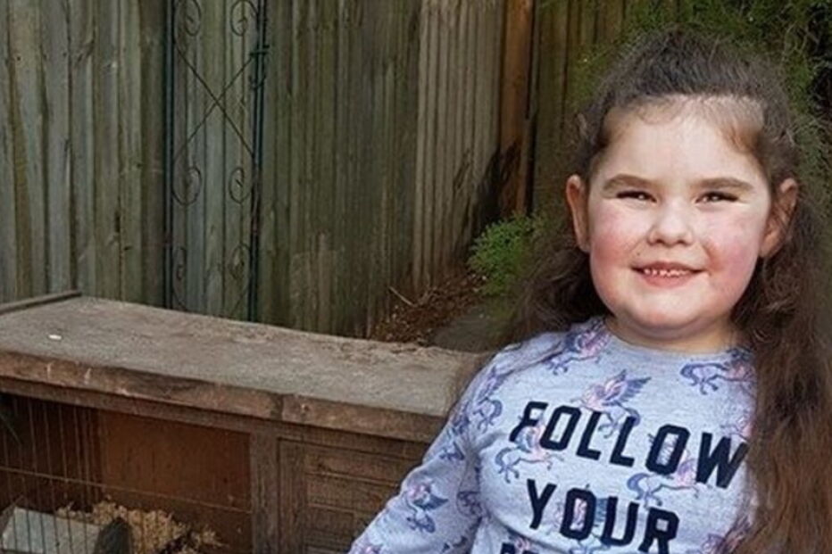 Menina teve a menstruação aos quatro anos e agora passa pela menopausa