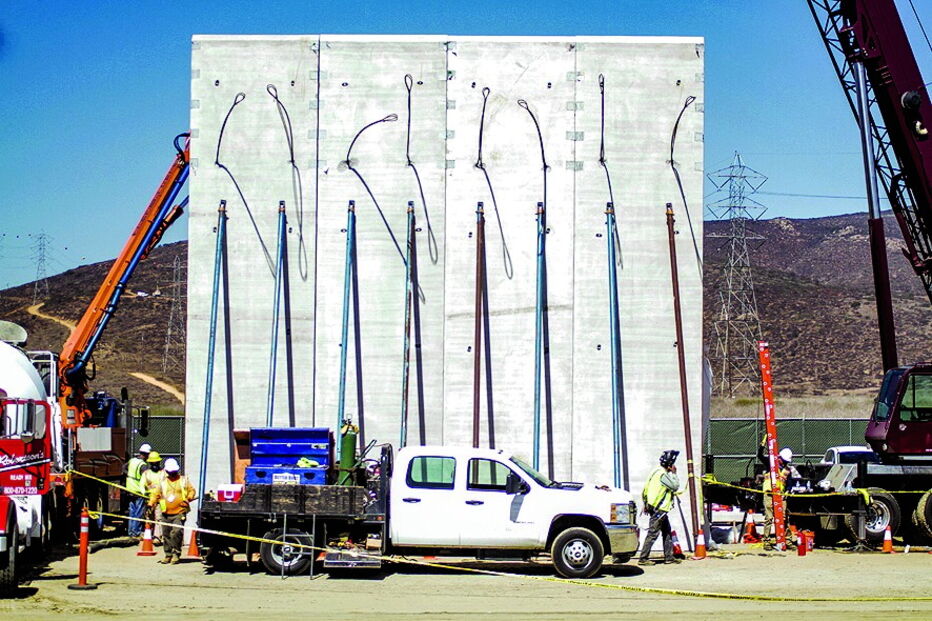 Protótipos do muro já estão a ser construídos na fronteira com o México    
