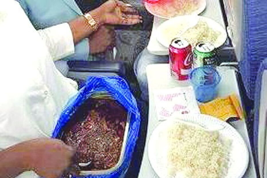 Levam feijoada para comer durante o voo