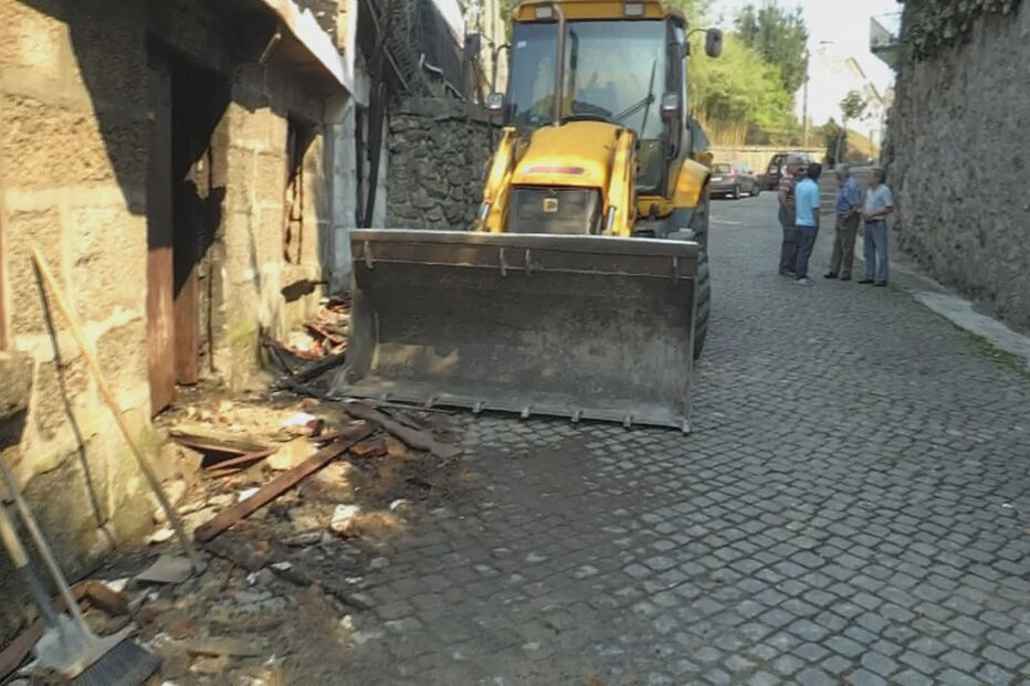 Incêndio destrói habitação em Guimarães