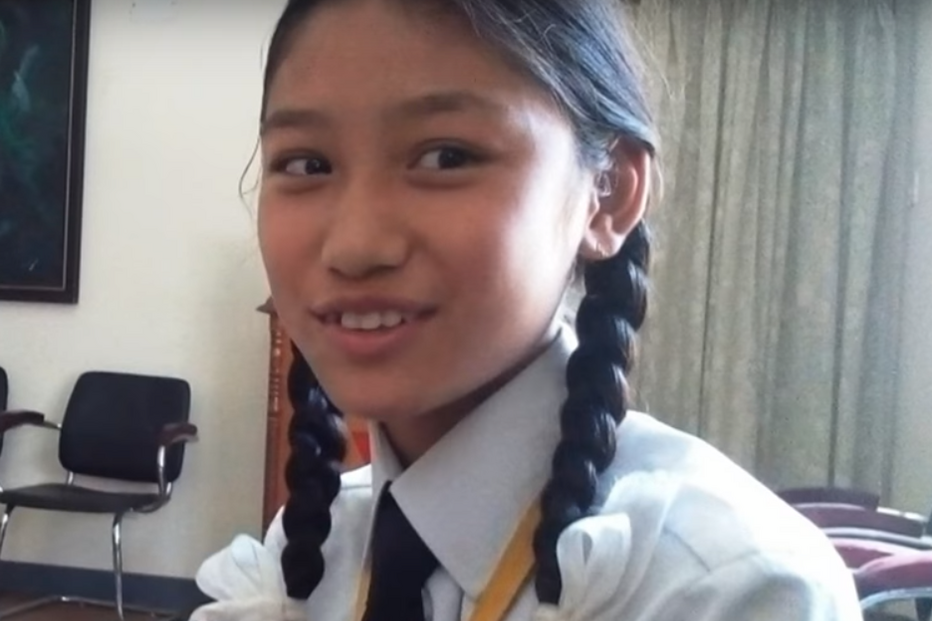 Caligrafia de menina vale prémio e muitos elogios