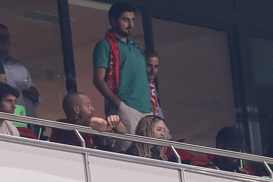 Madonna assiste ao Portugal-Suíça no Estádio da Luz
