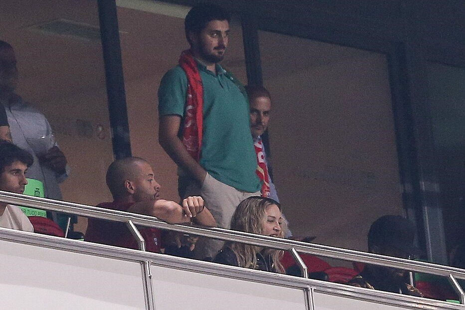 Madonna assiste ao Portugal-Suíça no Estádio da Luz