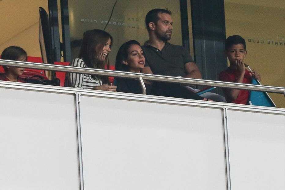 Namorada de Cristiano Ronaldo nas bancadas da Luz