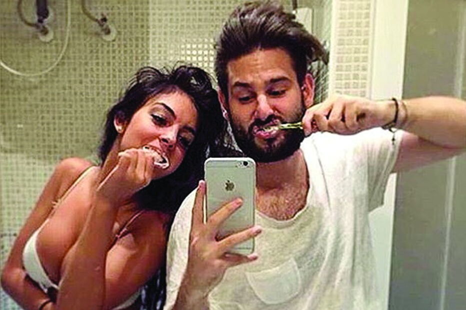 Georgina num momento divertido com um amigo