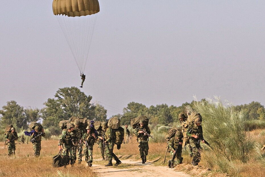 paraquedistas, militares