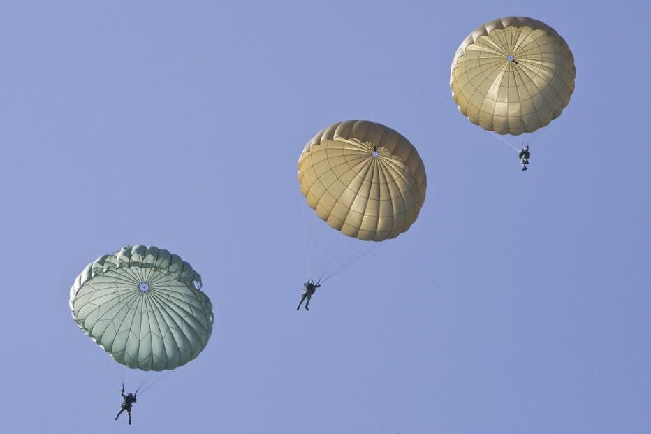 paraquedistas, militares