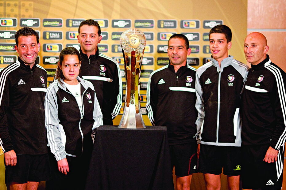 Hernâni Fernandes (3º a contar da direita) integrou a equipa de arbitragem da final da Taça da Liga 2013/14